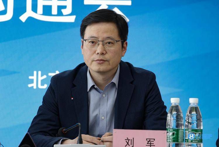 活动现场，巩俐、张震时隔20年后再聚首，官方为二人拍摄了一组写真，重现了电影《爱神·手》中华小姐和裁缝的经典一幕。
