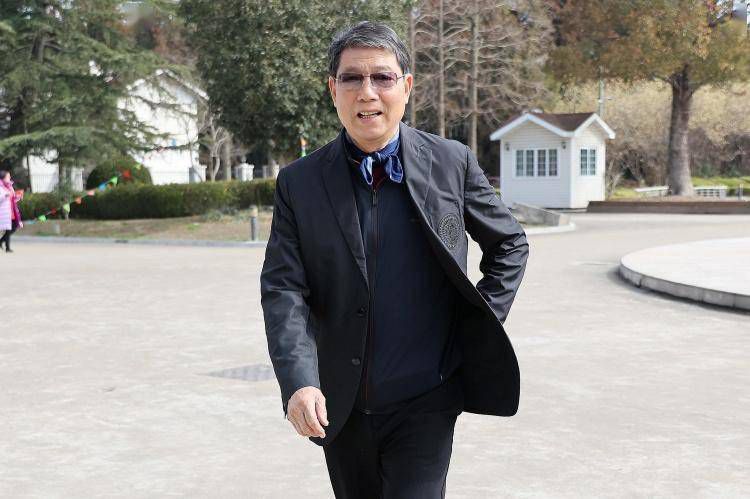 除此之外大、小S姐妹俩手上的个性纹身也成为摄影师捕捉的焦点。