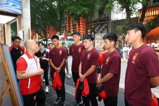 董子健《我的朋友安德烈》定档1.172026-01-08 《好东西》获金鸡奖最佳故事片 易烊千玺宋佳分获最2025-11-15 算法时代电影突围 2025金鸡交流会解锁产业新路径2025-11-15 获得金鸡这笔奖金之后，他们还能做什么？