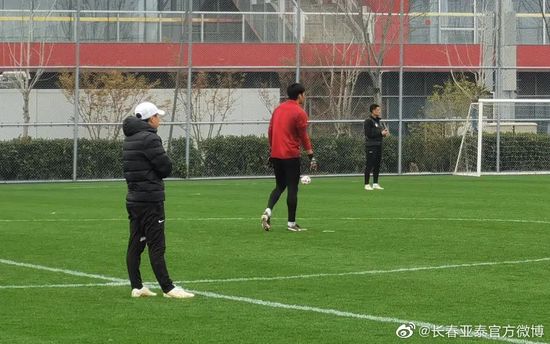 电影《无所不 《新古墓丽影》曝光海报 维坎德背箭筒意志坚定 2017-12-12 《古墓丽影》曝光了最新海报，艾丽西亚·维坎德饰演的劳拉身背箭筒、目视前方，眼神迷离但异常坚定。