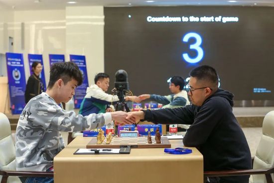 是群众，是千万真心实意拥护革命的群众。