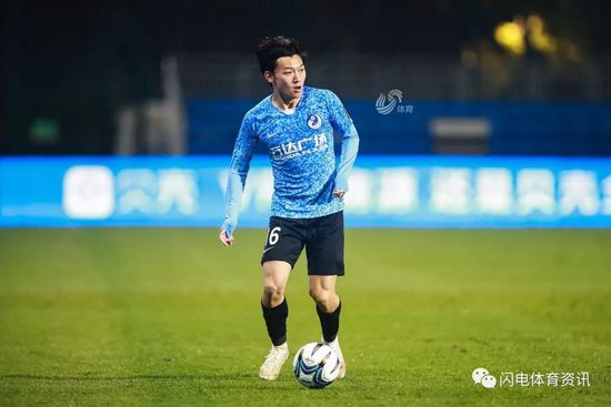 预告中狗狗豪七陪伴女主人一起成长，时刻守护着她。