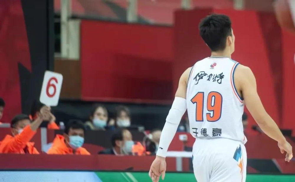 其中，一段“邓婵玉”幕后视频引发热议。