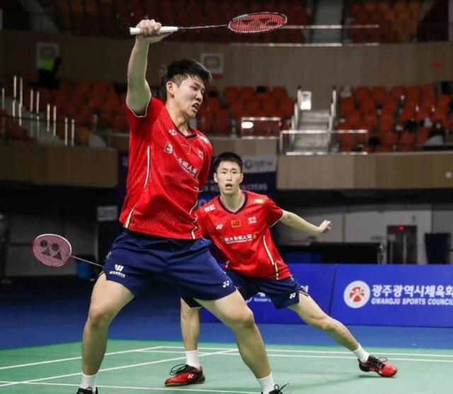 格伦·克洛斯、莎拉·保罗森、泰亚娜·泰勒、金·卡戴珊、妮... 法鲨归来！