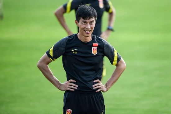 今日片方发布了阿米尔·汗造型 《开心魔法》古天乐造型 “魔法型男”酒不离身 2011-08-24 由黄百鸣监制、叶伟信执导的青春魔幻喜剧电影《开心魔法》将于12月1日领跑贺岁档公映。