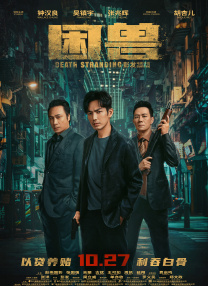 按照《哈利·波特》原著中对斯内普的描写，“他高挑苗条，头发平直，眼睛冷漠深邃，肤色蜡黄（有时是苍白或菜色），很大的鹰钩鼻，左臂有黑魔标记，但并非总是清晰可见，身穿黑色的长袍和斗篷。