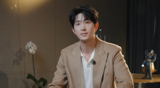 《国王理查德》定导演 史密斯饰演大威小威父亲 2019-06-14 由威尔·史密斯主演的网球题材传记片《国王理查德》日前定下导演，影片由雷纳尔多·马库斯·格林（《石车》《怪物与人》）执导，出品方华纳兄弟同时宣布定档2020年11月25日北美上映。